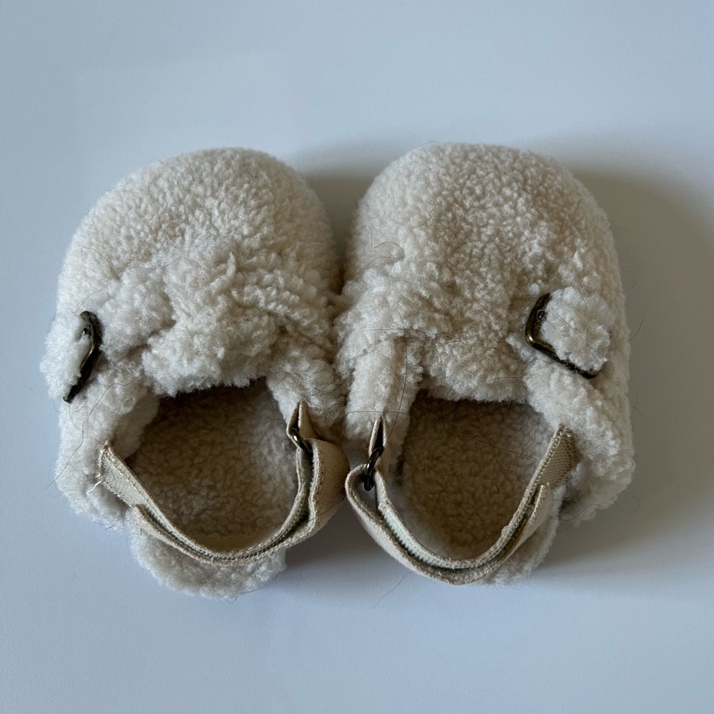 Baby gap cream sherpa clogs. Size 12-18m